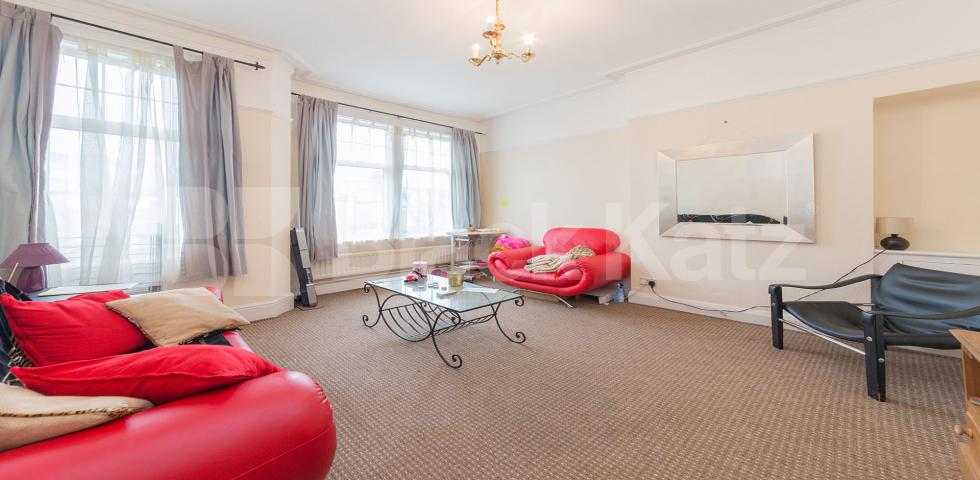 			NEW INSTRUCTION!, 2 Bedroom, 1 bath, 1 reception Flat			 Firs avenue, Muswell Hill